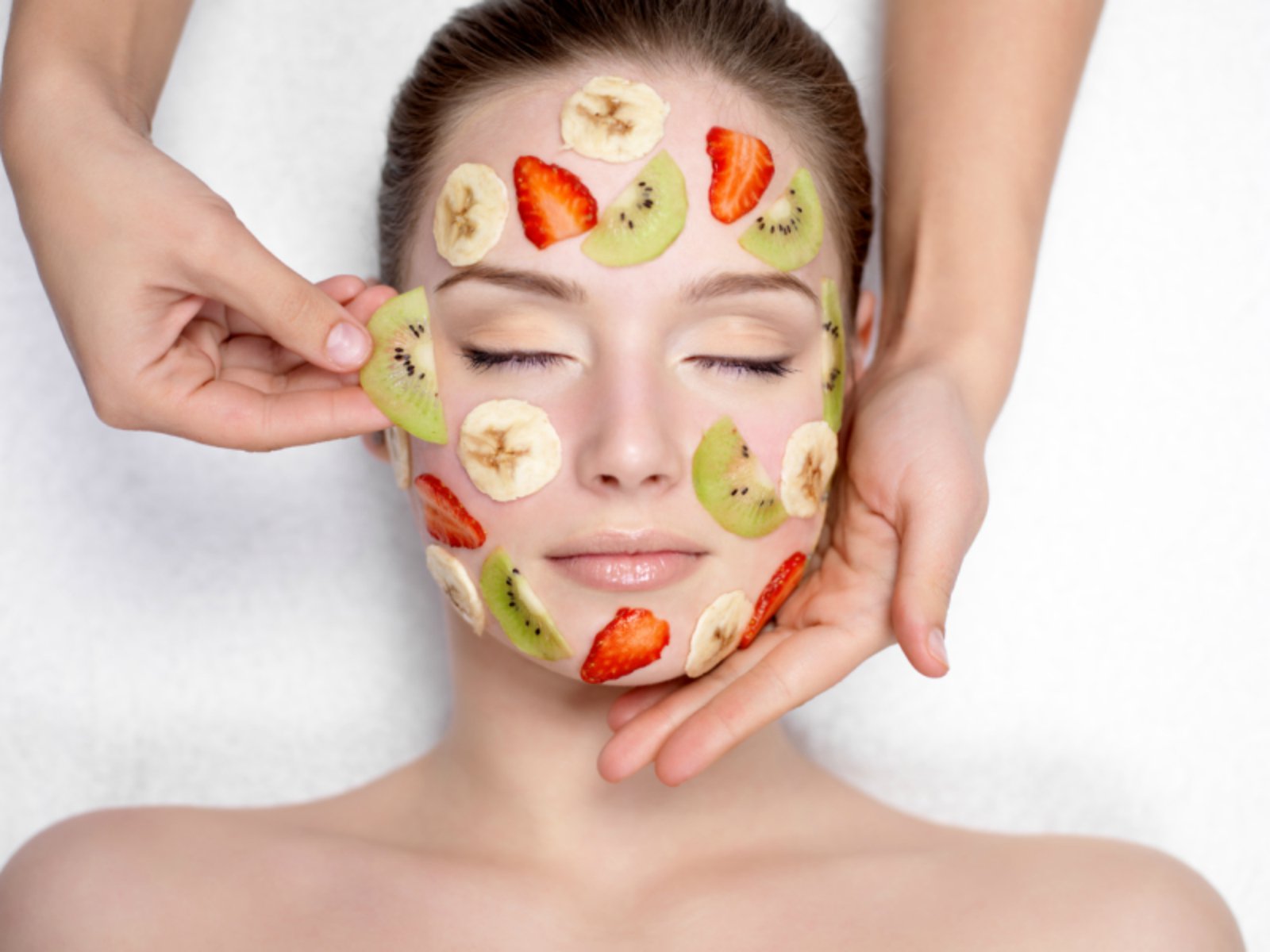 Top-9-Fruit-Facial-Kits-for-Oily-Skin-Feature
