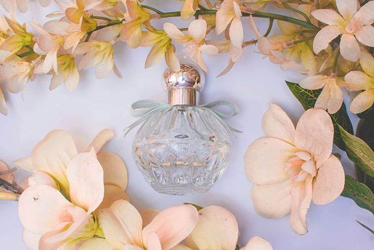Sustainable Winter Fragrances to Curl Up with as the Temperature Drops-Cover Image