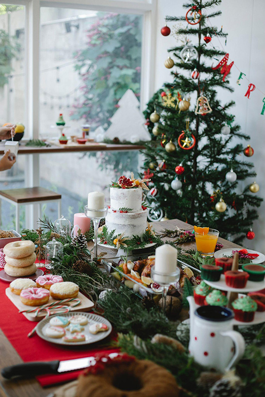 Hosting for the Holidays Create a Festive Tablescape to Impress Your Guests-Image 1