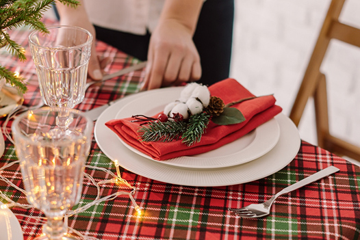 Hosting for the Holidays Create a Festive Tablescape to Impress Your Guests-Image 2